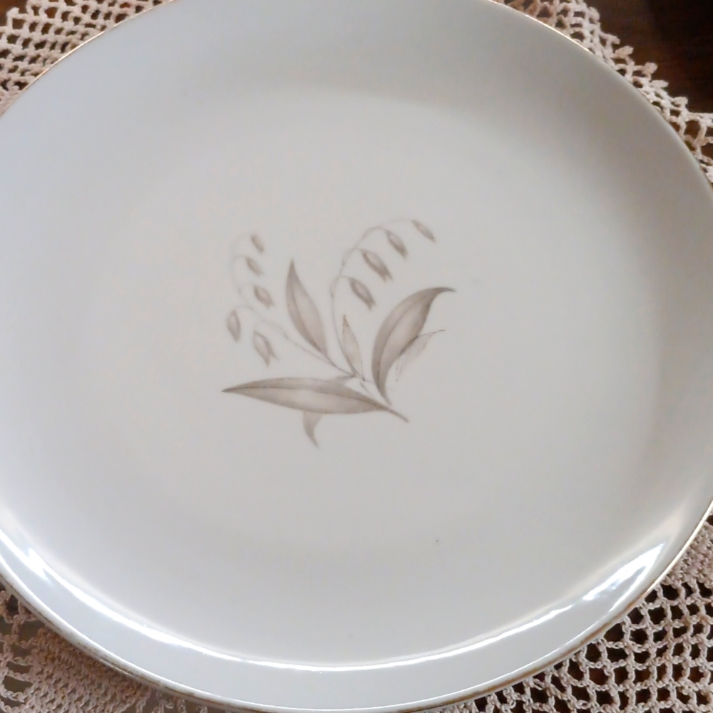 Vintage fine china  8 1/2 round plate